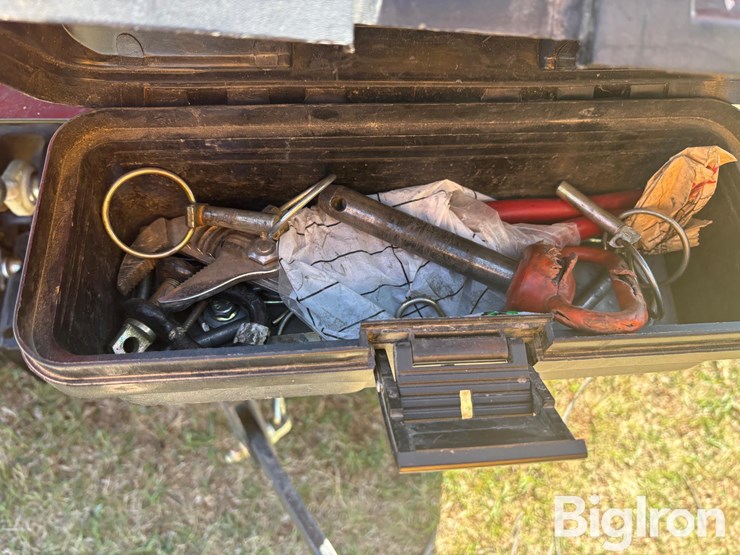 2013-john-deere-1025r-image-14