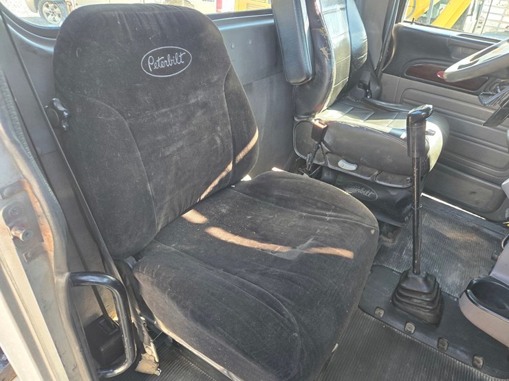 2013-peterbilt-386-image-56