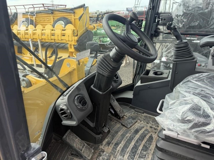 2023-deere-244l-image-22