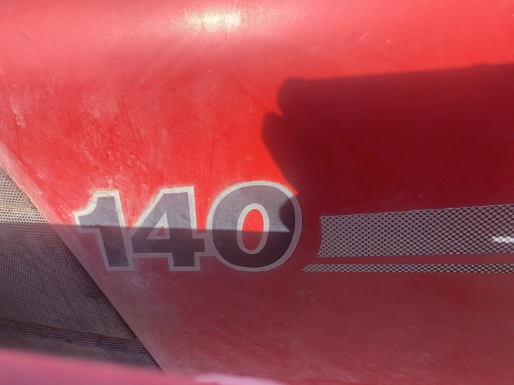 2011-case-ih-puma-140-tractor-image-29