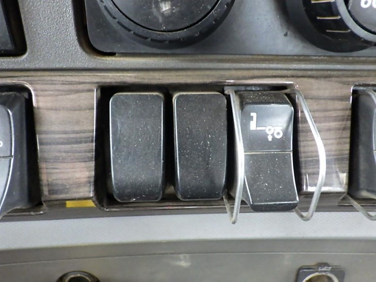 2017-kenworth-t800-image-81