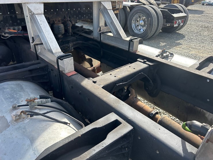 peterbilt-388-image-34