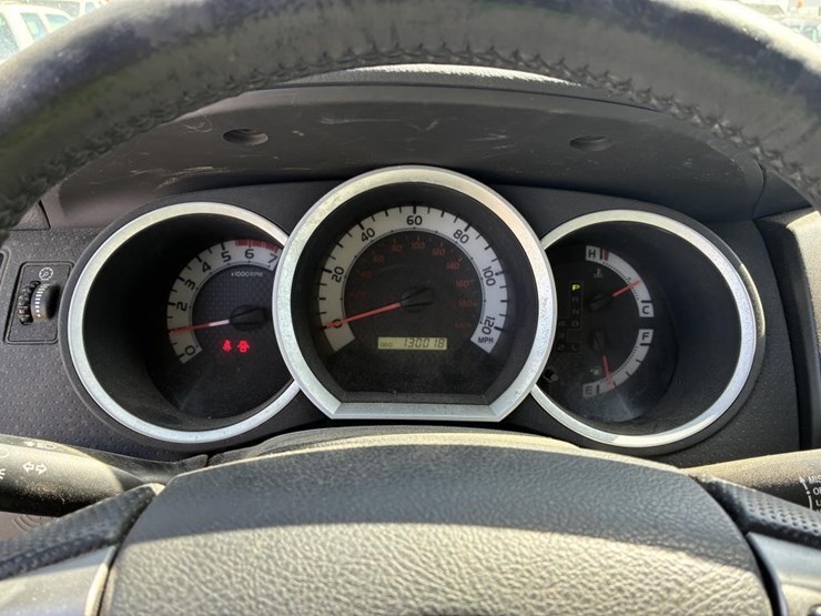 2013-toyota-tacoma-image-15