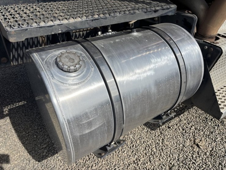 2013-kenworth-t800-image-26