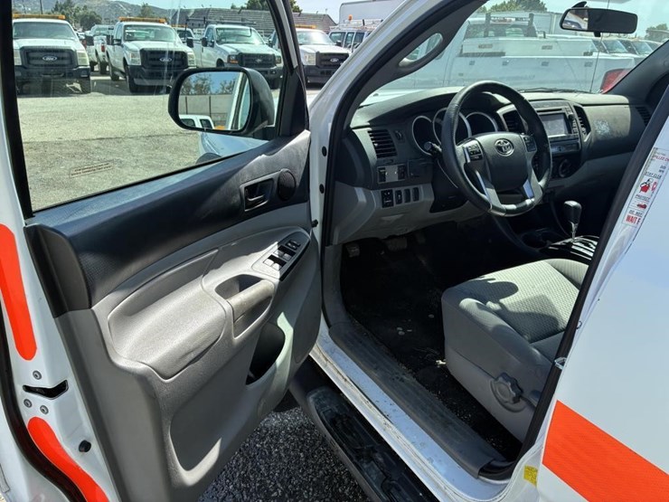 2013-toyota-tacoma-image-12