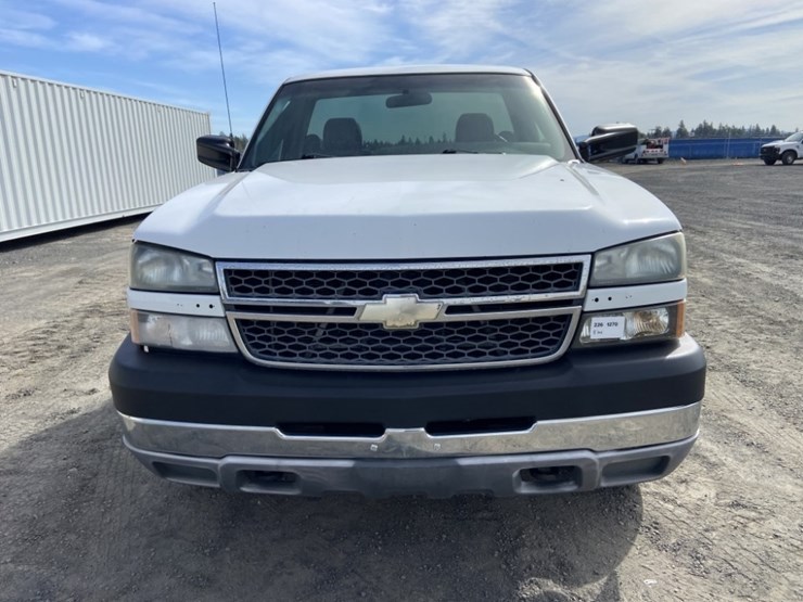 2005-chevrolet-silverado-2500hd-image-8