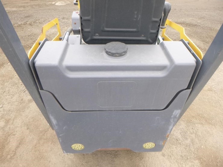 2024-sdlool-tr1000-tandem-vibratory-roller-image-15