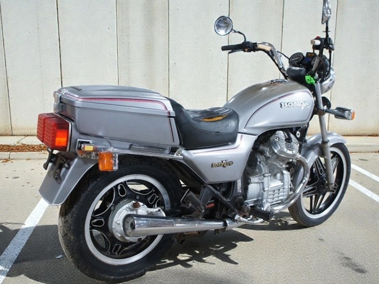 1982-honda-gl500-silver-wing-motorcycle-image-3