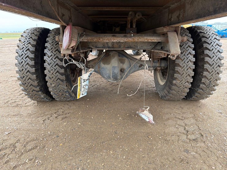 ford-f700-image-17
