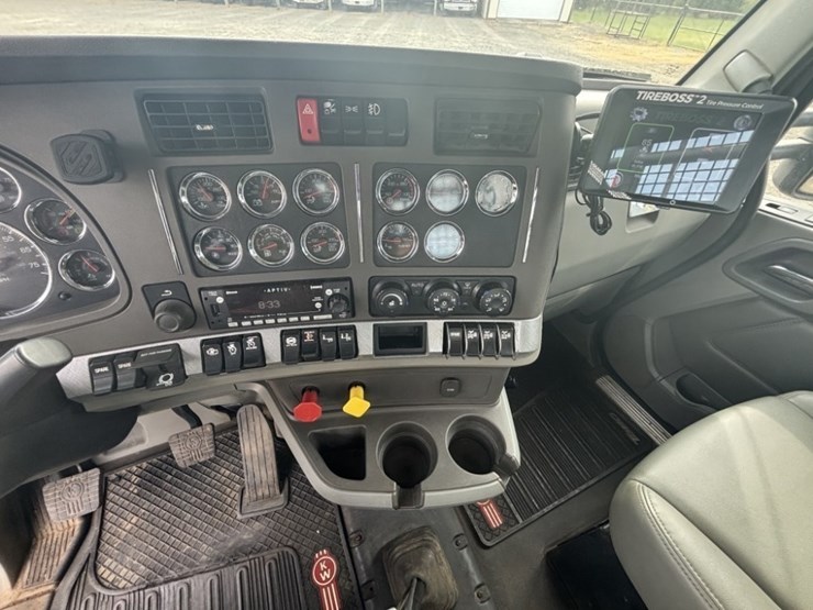2019-kenworth-t880-image-34