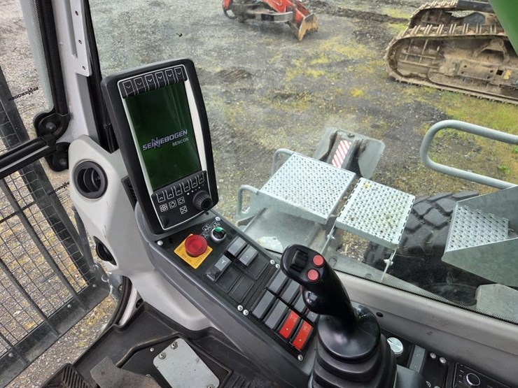 sennebogen-738e-tree-handler-image-10