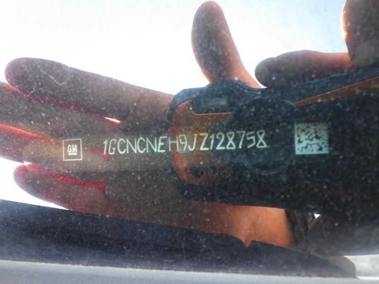 2018-chevrolet-1500-image-13