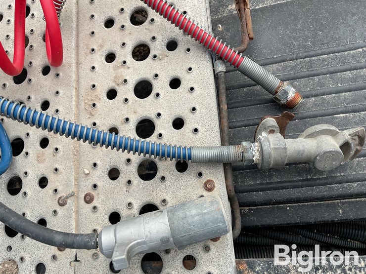 2012-freightliner-cascadia-113-image-13