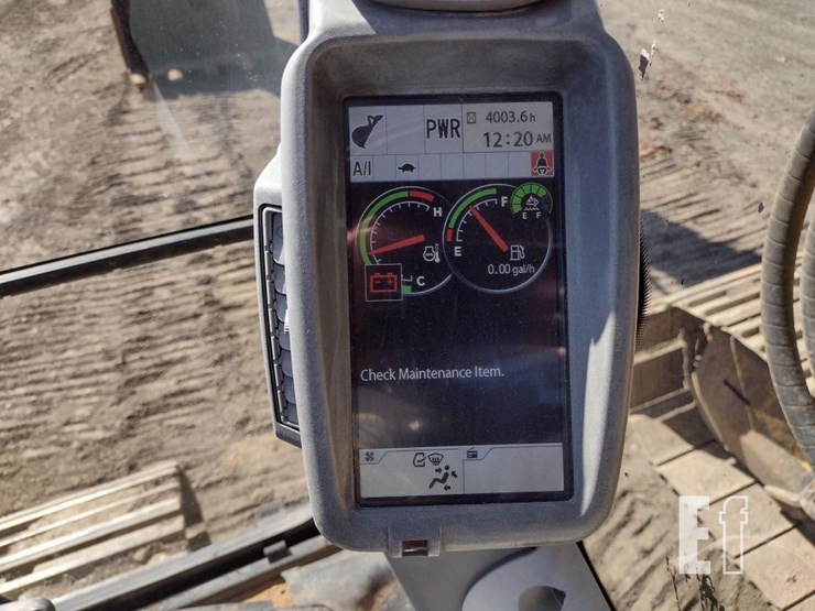 2014-deere-245g-lc-image-7