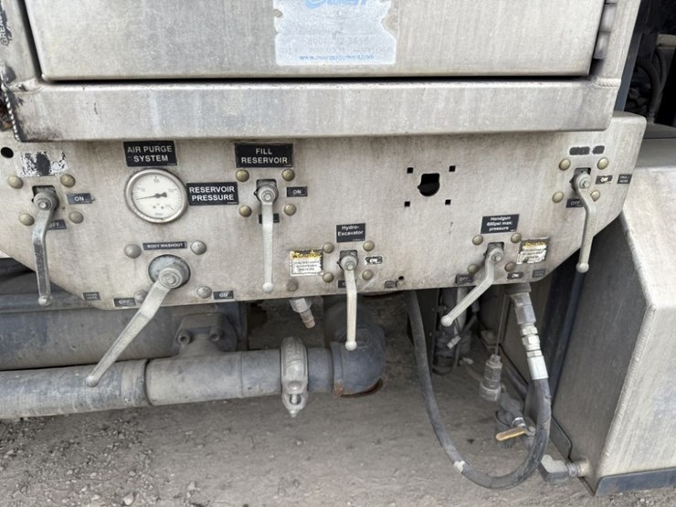 2012-international-7600-image-27