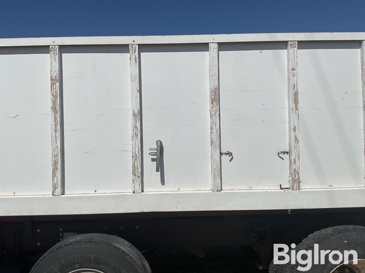 1984-international-durastar-4300-image-17