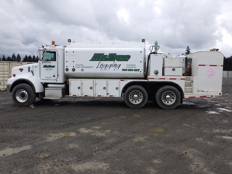 2005-peterbilt-pb330-22'-t/a-fuel-lube-truck-image-8