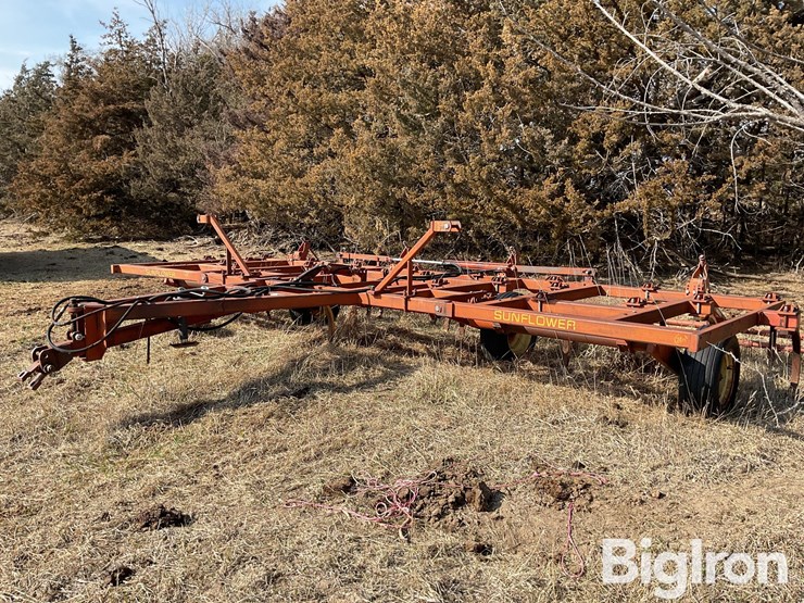 sunflower-fc-24-chisel-plow-w/harrow-image-1
