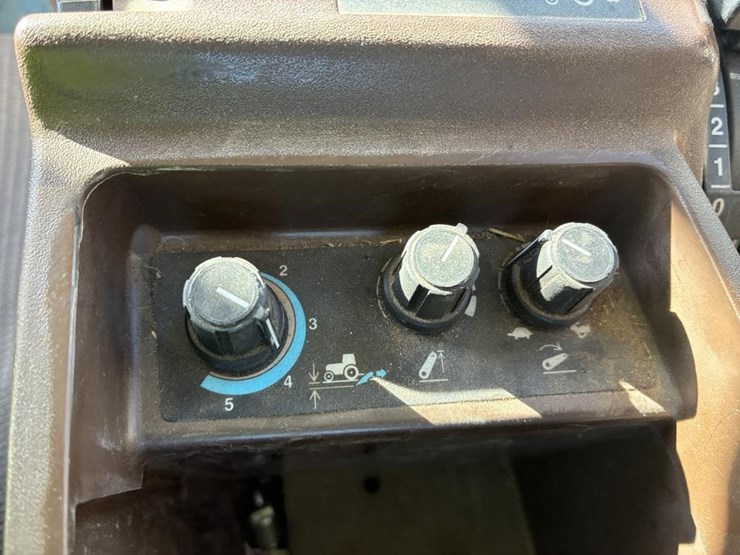 2005-john-deere-7220-image-37