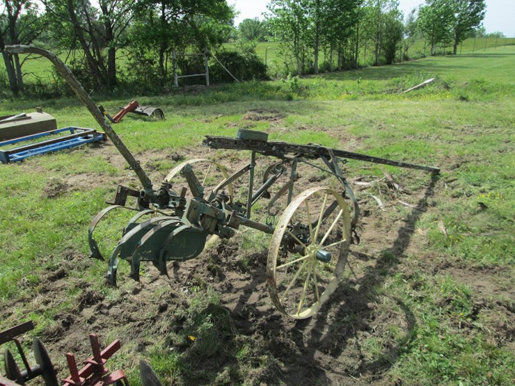 #36769-•-john-deere-horse-drawn-cultivator-image-3