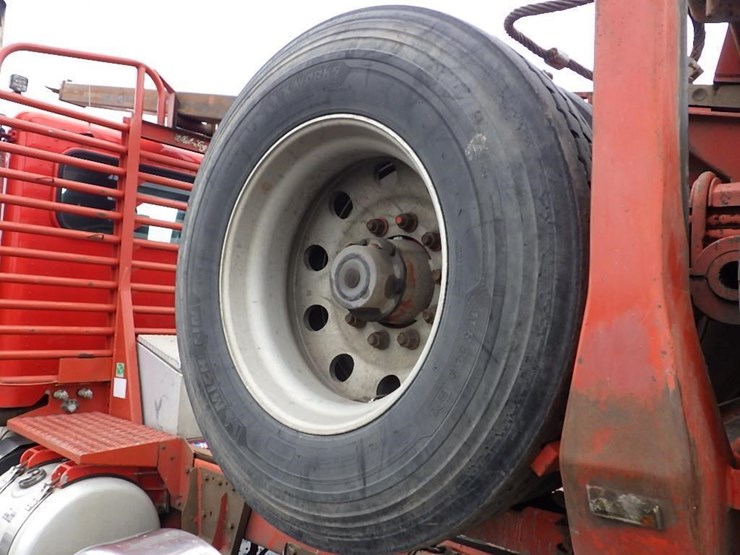 2016-peterbilt-3-axle-logging-truck-image-26