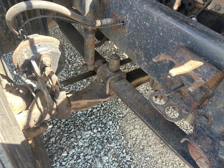 2014-massey-ferguson-8-image-59