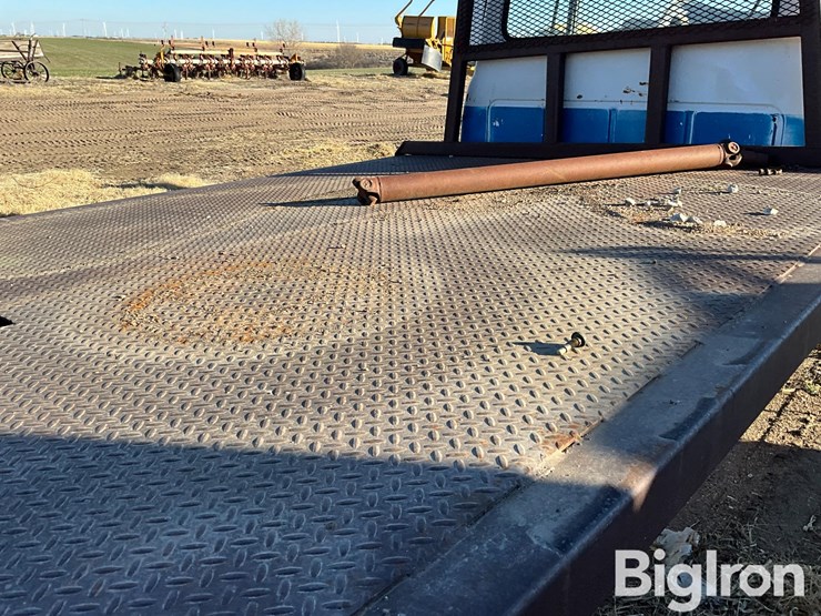 1976-international-1600-s/a-flatbed-truck-image-17