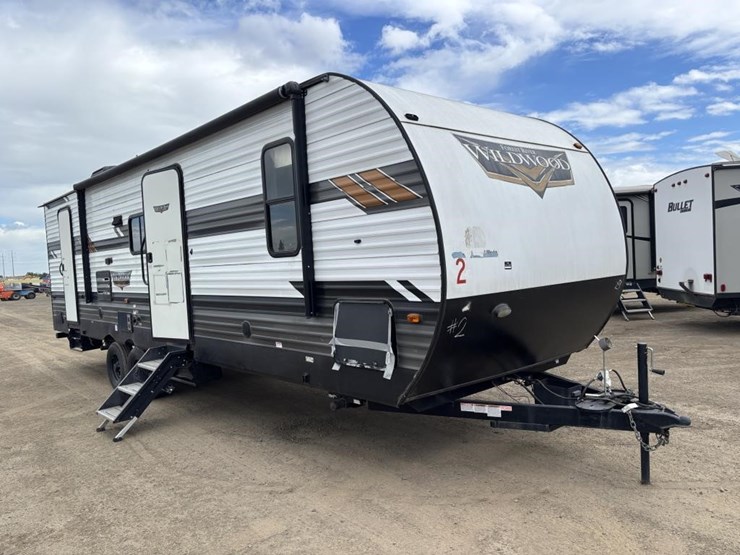 2020-wildwood-wdt26dbud-ca-travel-trailer-image-2