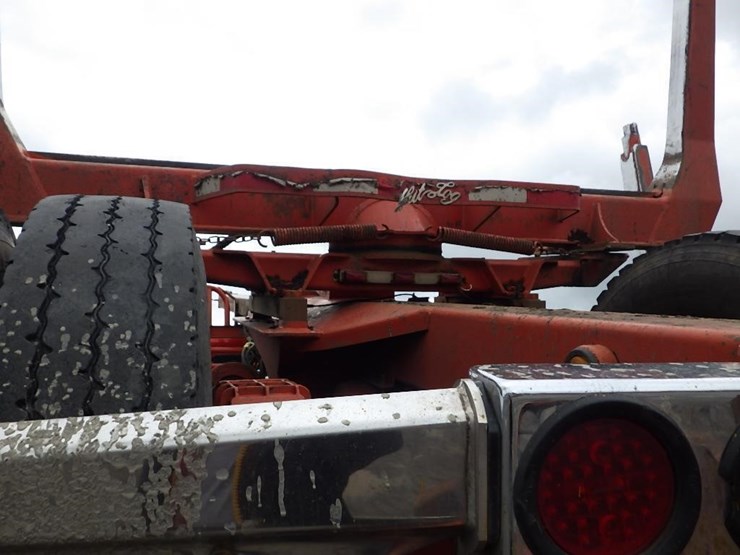 2016-peterbilt-3-axle-logging-truck-image-13