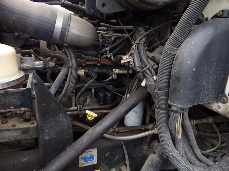 2005-peterbilt-pb330-22'-t/a-fuel-lube-truck-image-40