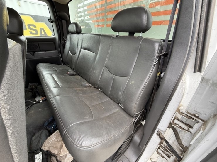 2005-chevrolet-silverado-3500-image-29