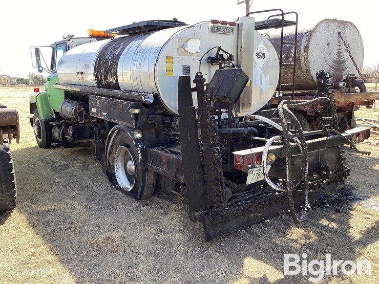 1981-ford-9000-image-7