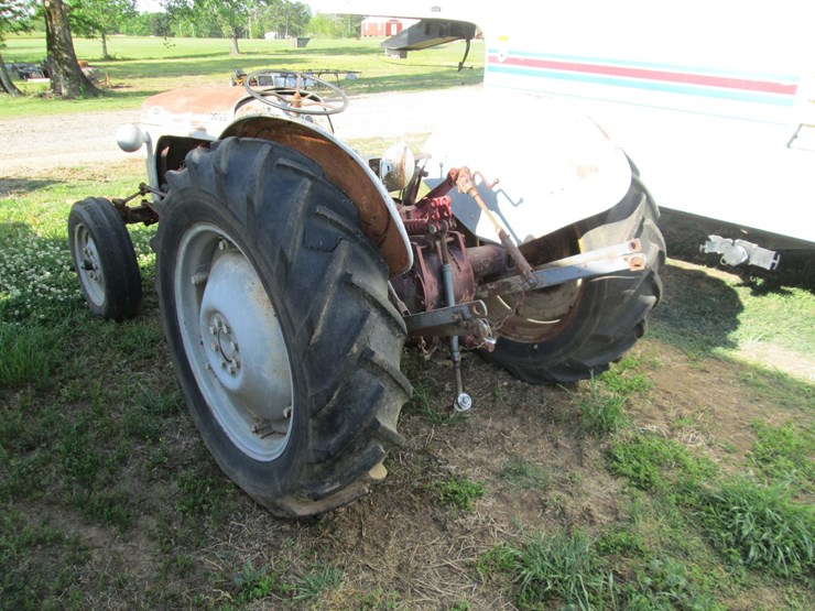 1950-ford-tractor-image-4
