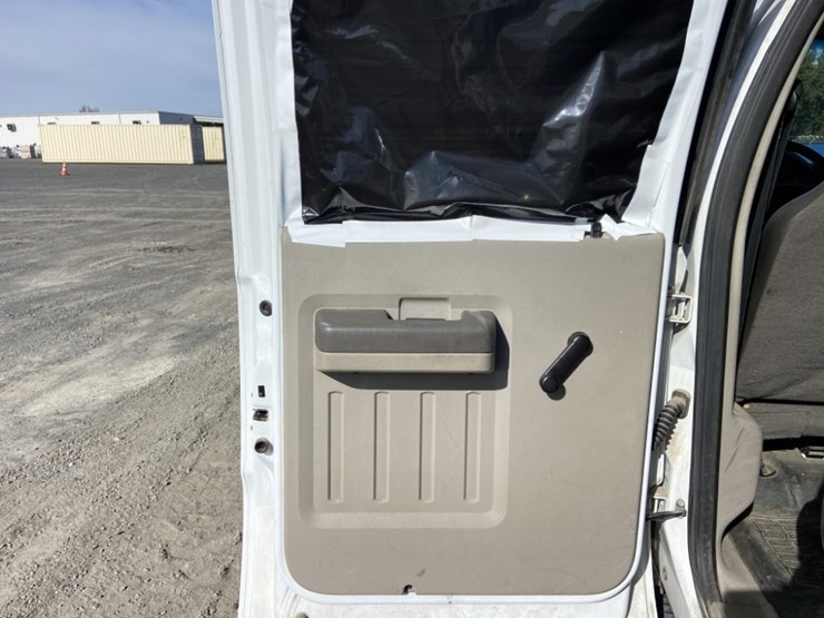 2010-ford-f250-xl-image-25