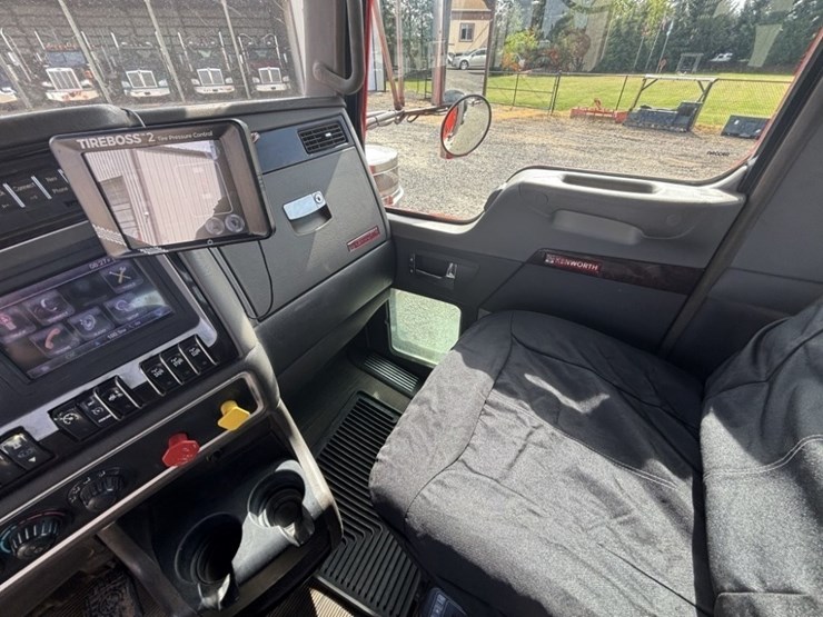 2013-kenworth-t800-image-33