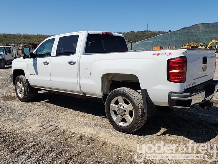 2017-chevrolet-silverado-2500hd-image-13