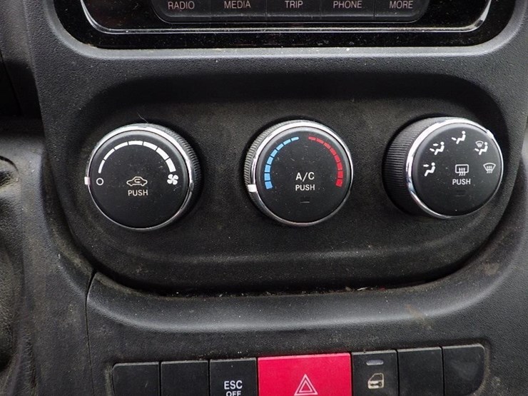 2021-dodge-1500-image-35