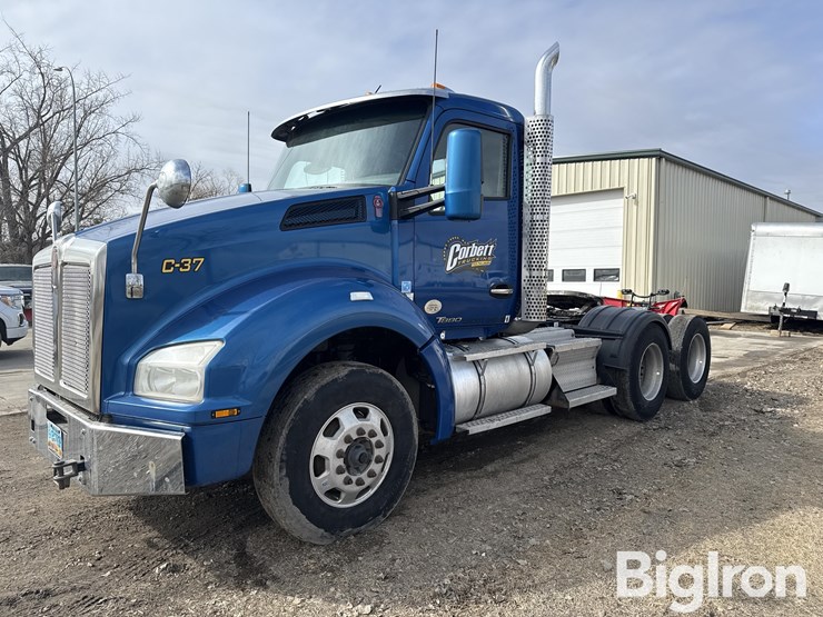 2016-kenworth-t880-image-1