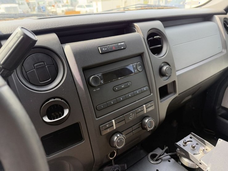 2014-ford-f150-xl-image-30