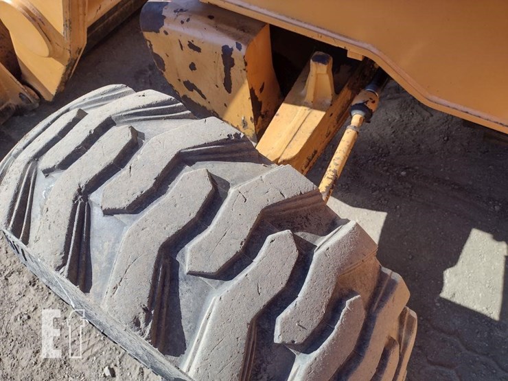 case-580m-turbo-image-18