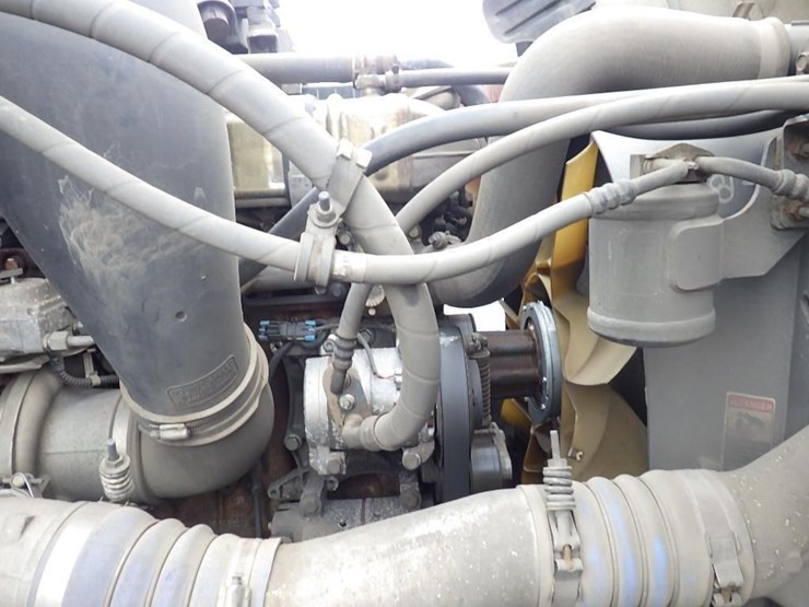 2012-freightliner-cascadia-125-image-33