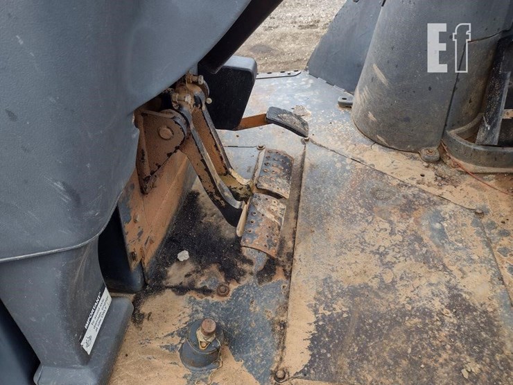 2010-deere-310j-image-12