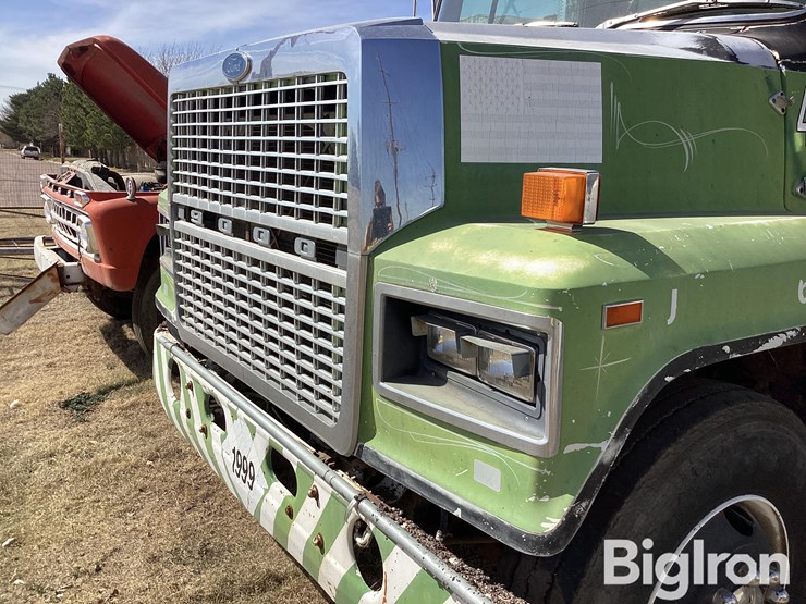 1981-ford-9000-image-13