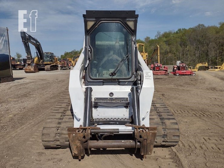 2009-bobcat-t320-image-2