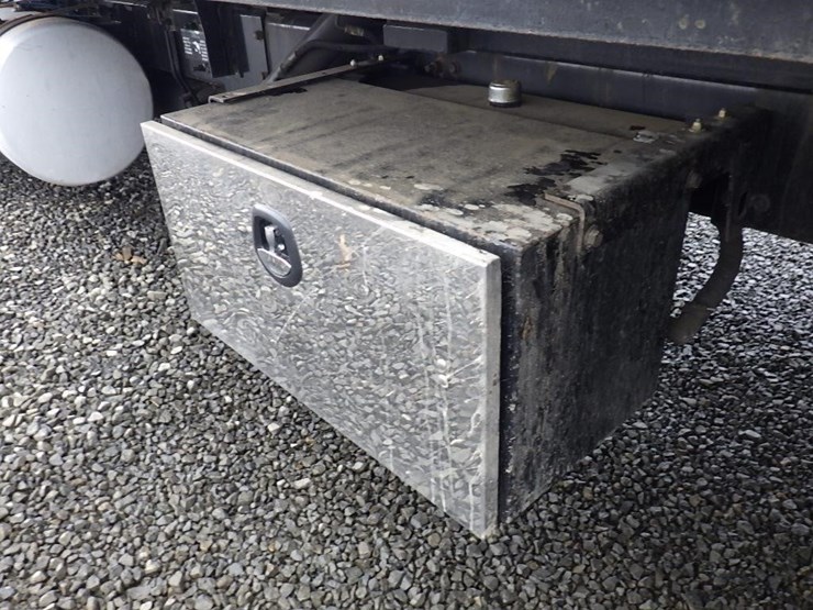 2012-freightliner-cascadia-125-image-13