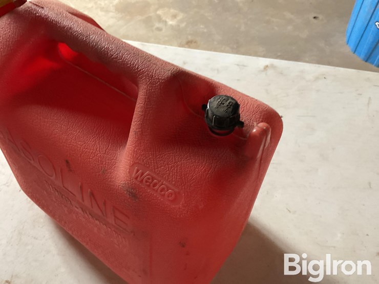 poly-fuel-cans-image-17