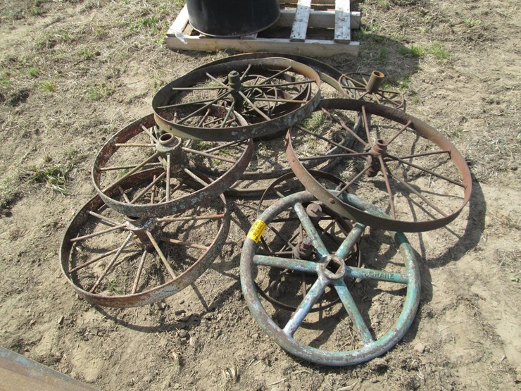 #36796-•-lot-of-wagon-wheels-image-1