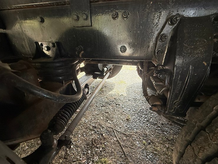 2015-peterbilt-579-image-31