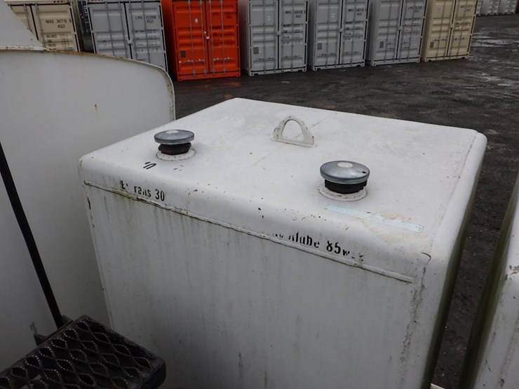 2005-peterbilt-pb330-22'-t/a-fuel-lube-truck-image-21