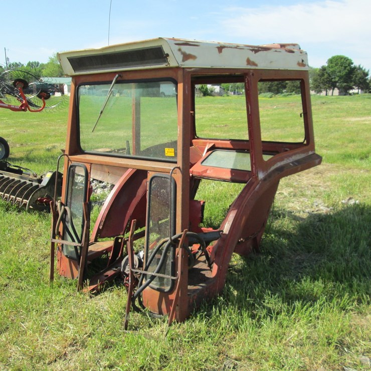 #36755 • International 66 Series Cab